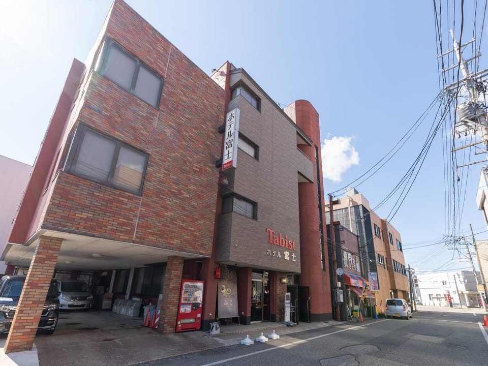 Property building, Day, Neighbourhood