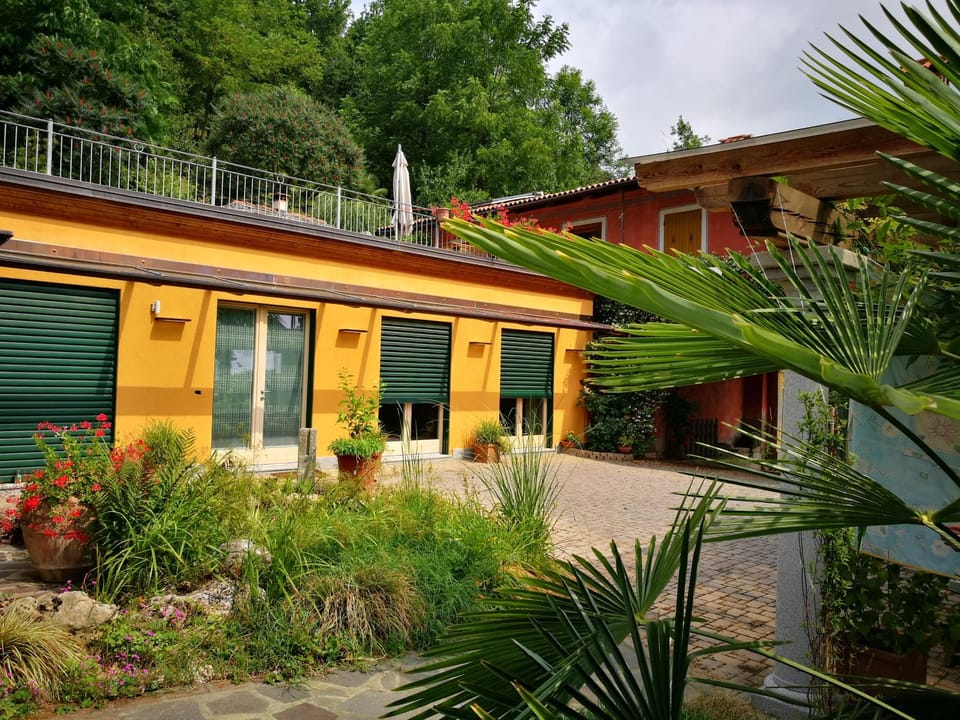 Property building, Facade/entrance, Garden view