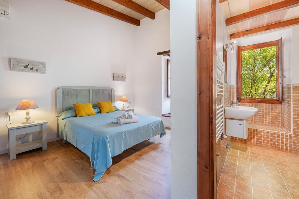 Bed, Bathroom, Bedroom