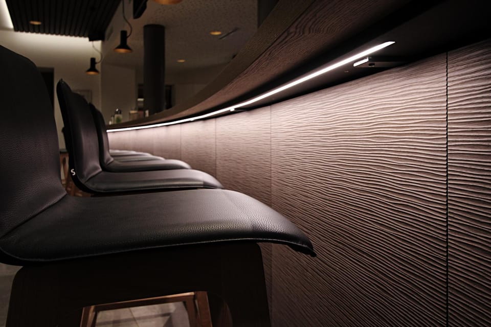 Restaurant/places to eat, Lounge or bar