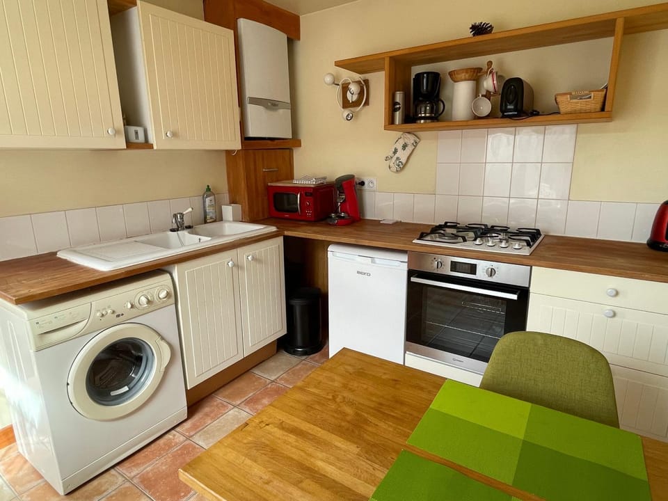 Kitchen or kitchenette, minibar, pet friendly, stove, washing machine