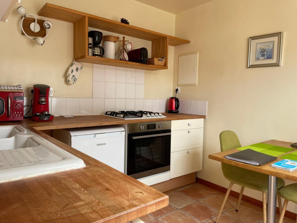 Coffee/tea facilities, Kitchen or kitchenette, minibar, pet friendly, stove, toaster