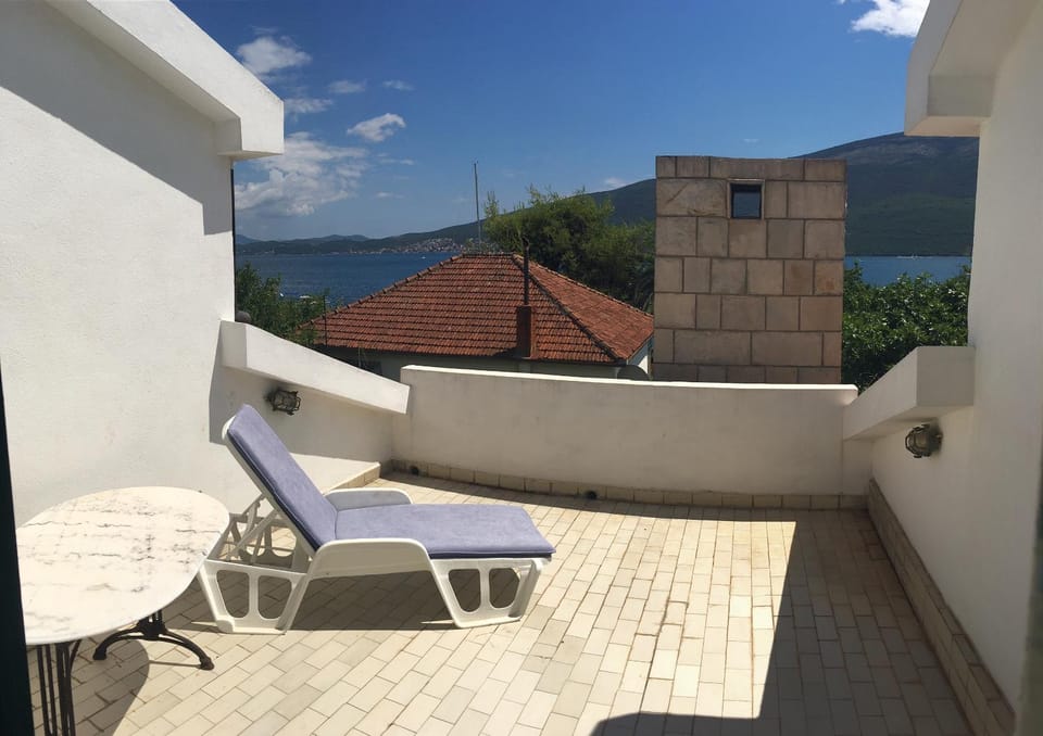 Natural landscape, Balcony/Terrace, Garden view, Landmark view, Mountain view, Sea view, Sea view