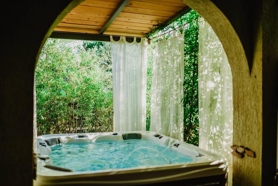 Hot Tub, Pool view