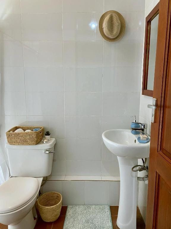 Toilet, Property building, Bathroom