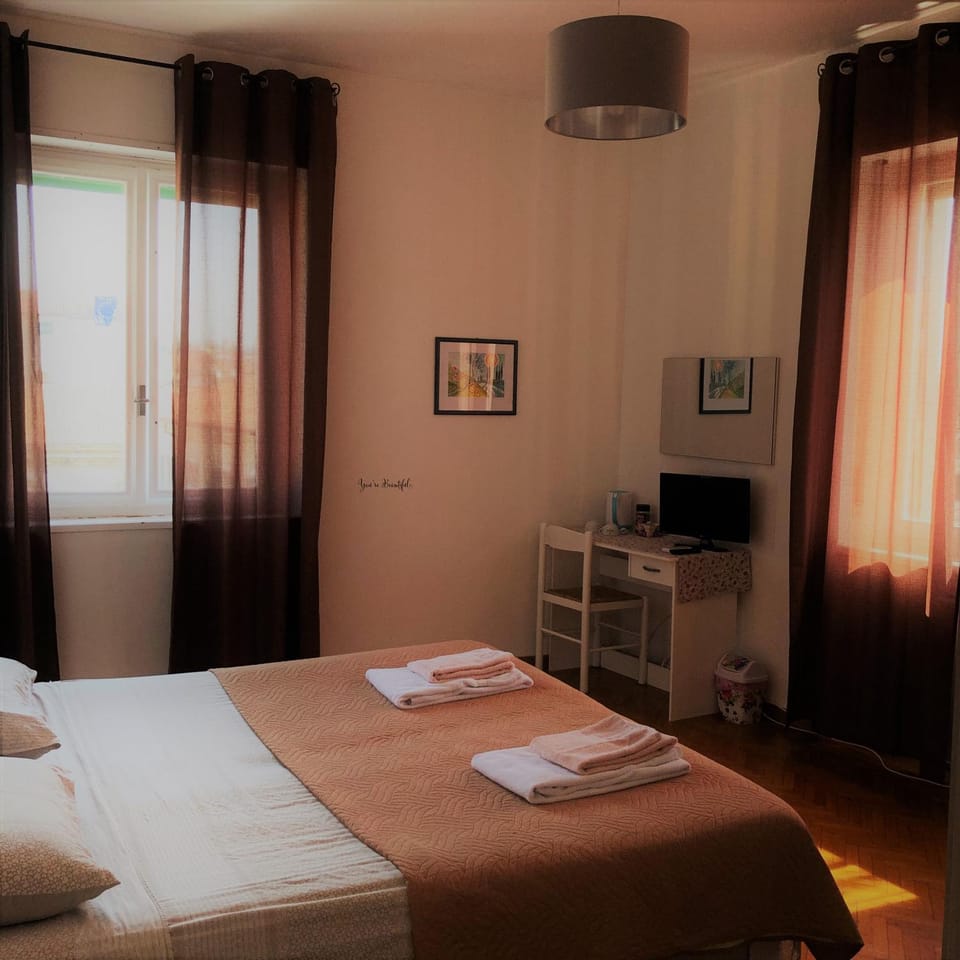 Bed, Photo of the whole room