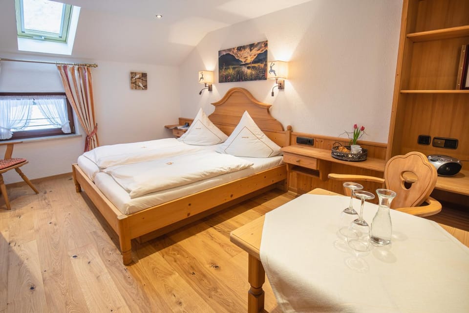 Bed, Seating area, Bedroom
