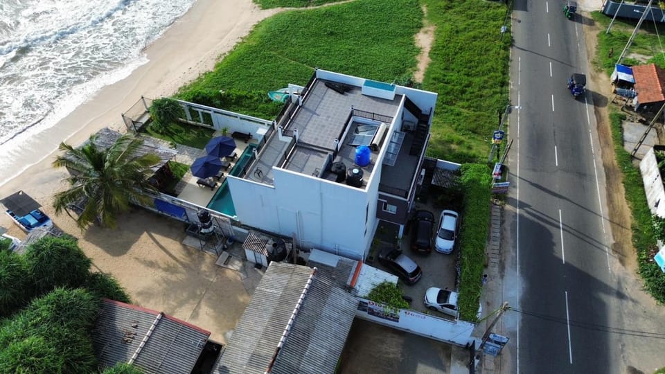 White Sand Villa - Beach front Bed and Breakfast in Southern Province