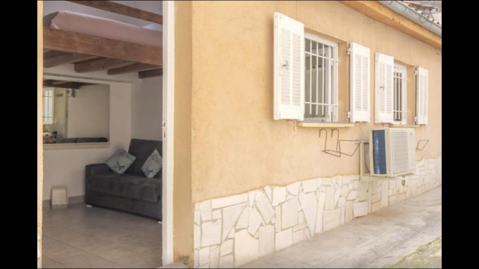 Facade/entrance, View (from property/room)