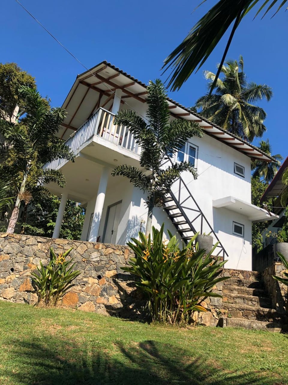 Hiru Villa Tangalle Bed and Breakfast in Tangalle