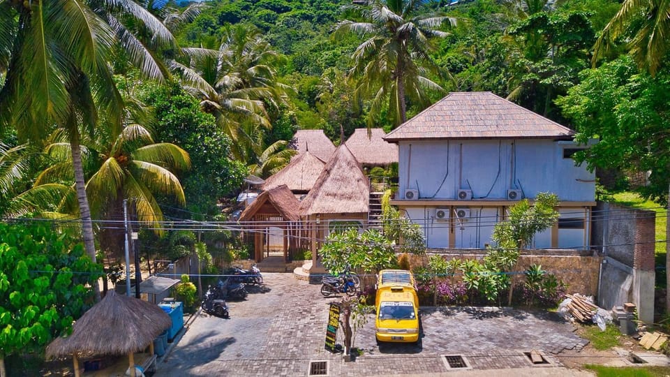 Property building, Natural landscape, Garden, Parking
