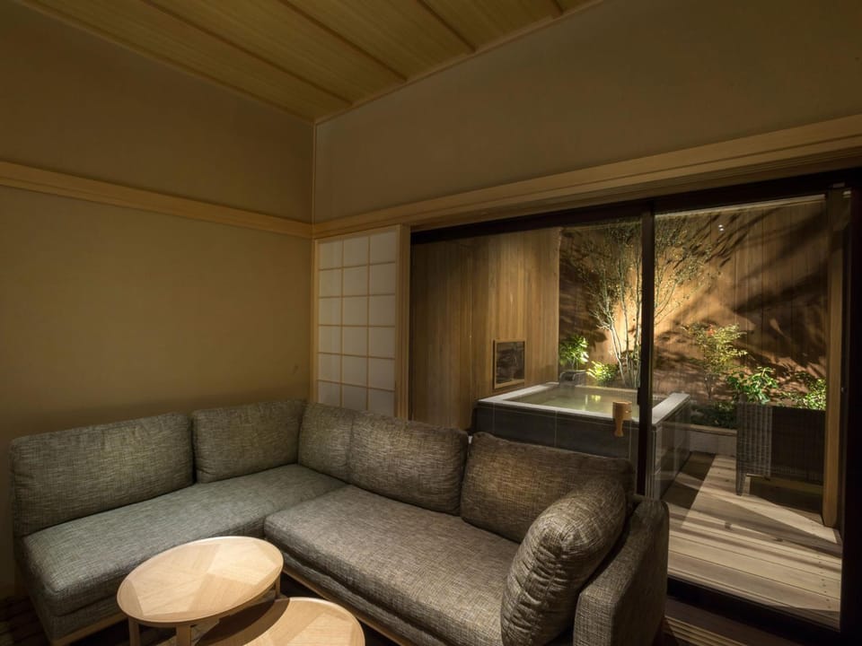 Photo of the whole room, Open Air Bath