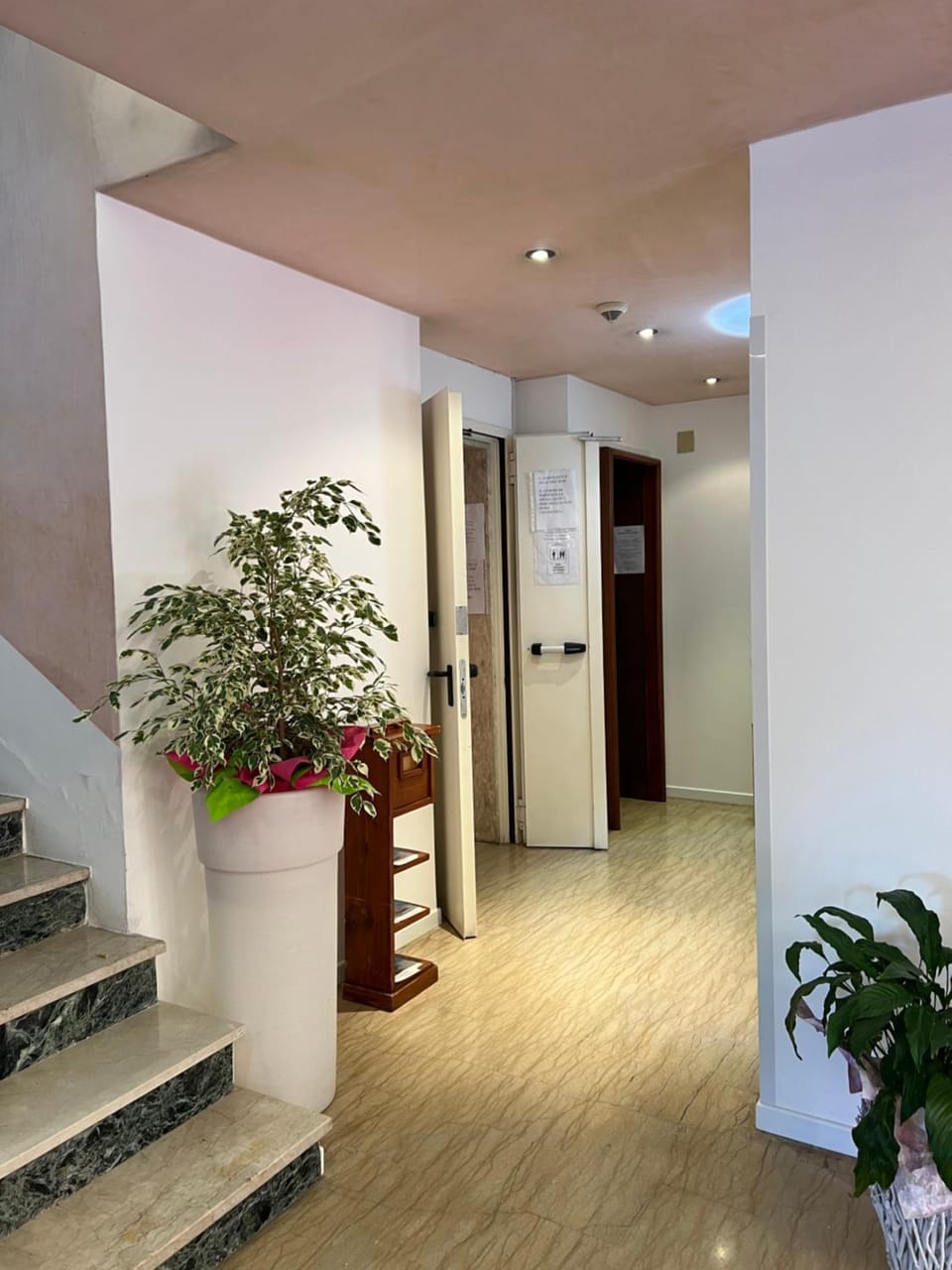 Facade/entrance, Lobby or reception, elevator