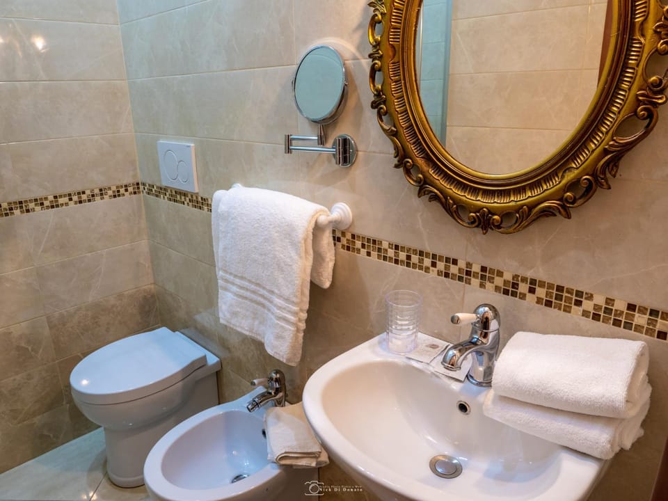 Toilet, Bathroom, bidet, towels