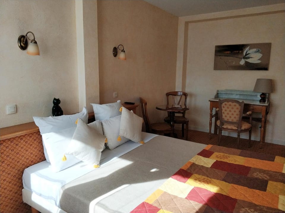 Logis Hotel Calisola Besançon - Soirée Etape Hotel in Besançon