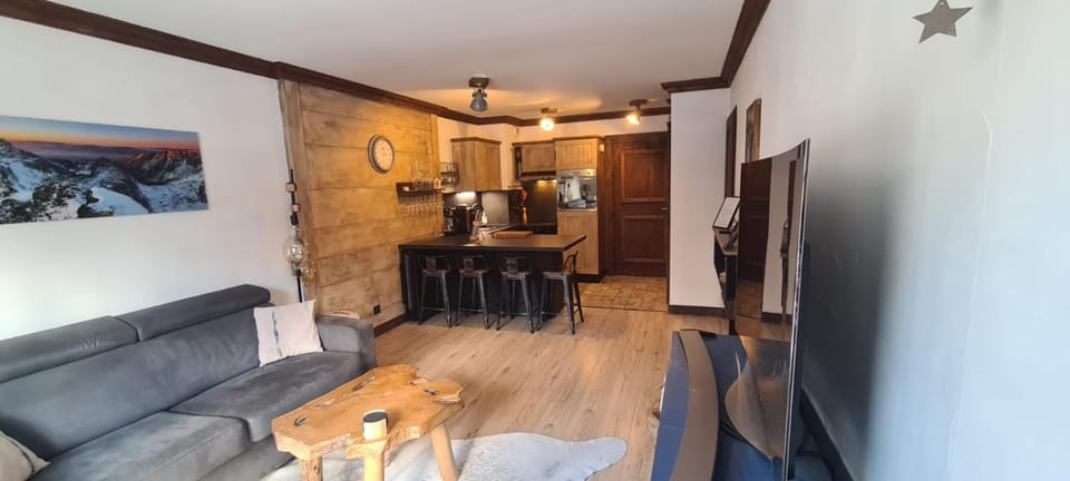 TV and multimedia, Kitchen or kitchenette, Seating area