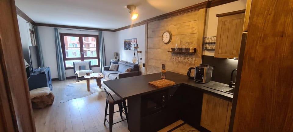 Kitchen or kitchenette, Living room