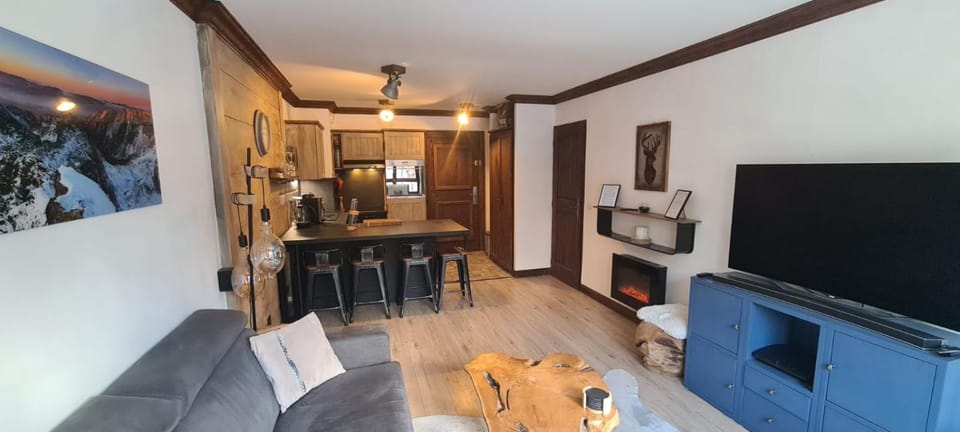 TV and multimedia, Kitchen or kitchenette, Living room, Dining area