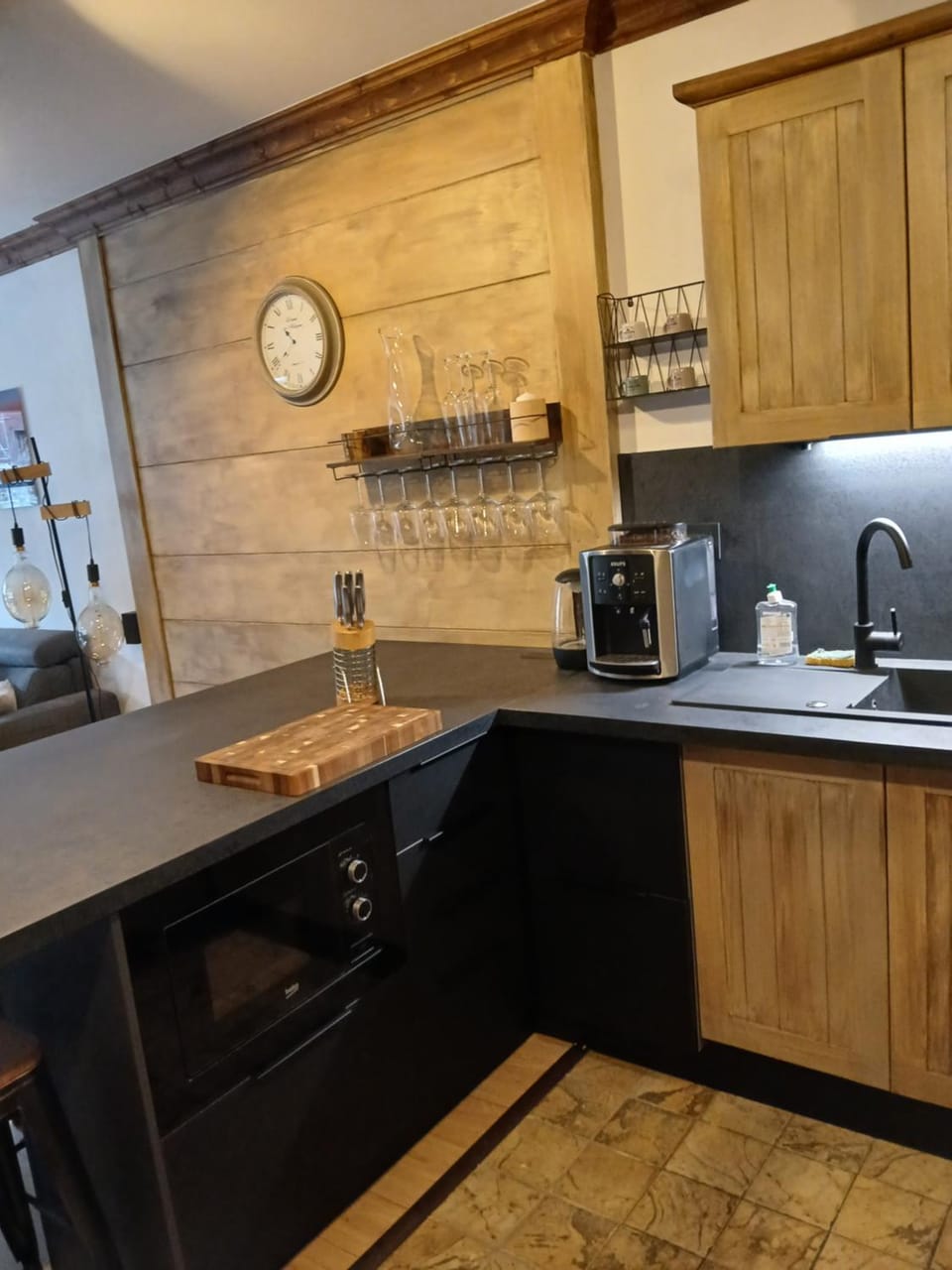 Coffee/tea facilities, Kitchen or kitchenette, microwave, stove