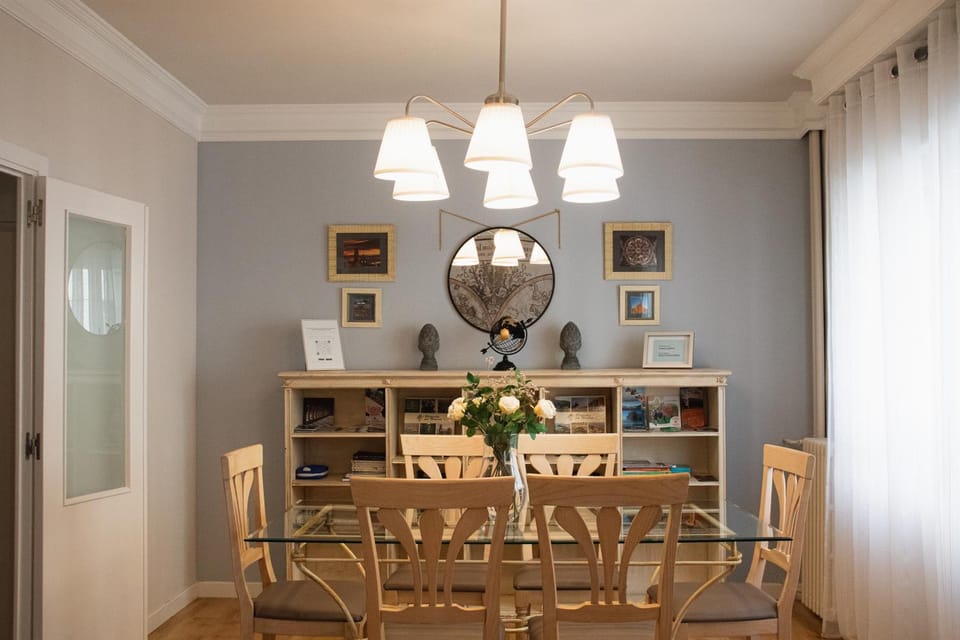 Communal lounge/ TV room, Dining area
