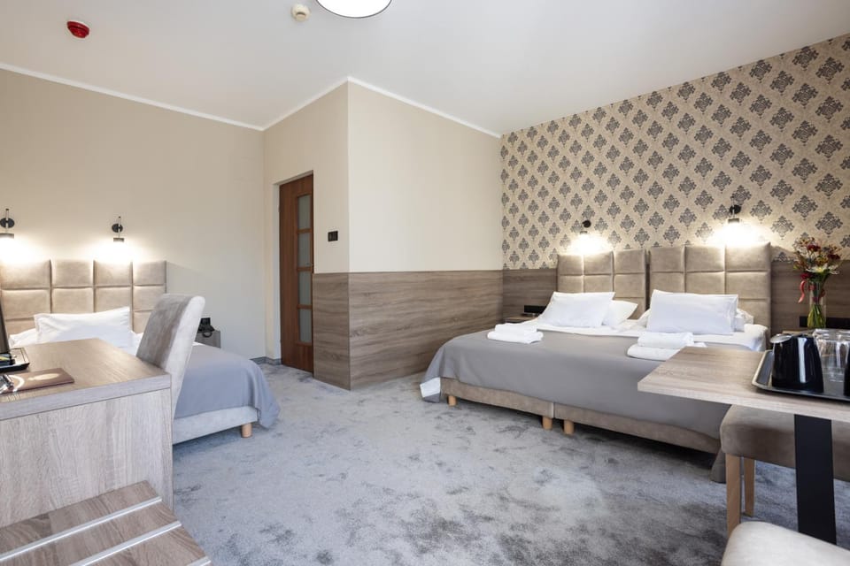 Bed, Photo of the whole room, Seating area