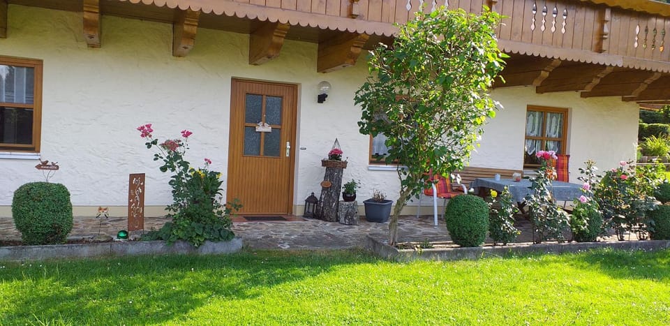 Property building, Garden, Balcony/Terrace