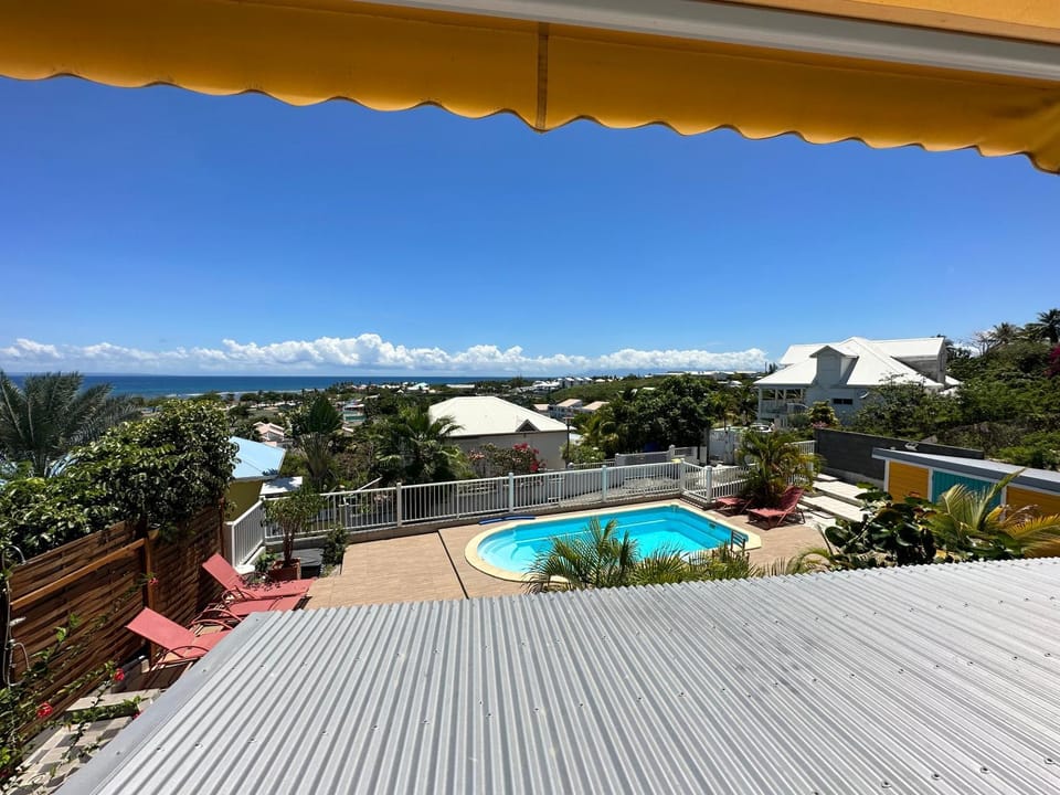 Pool view, Sea view