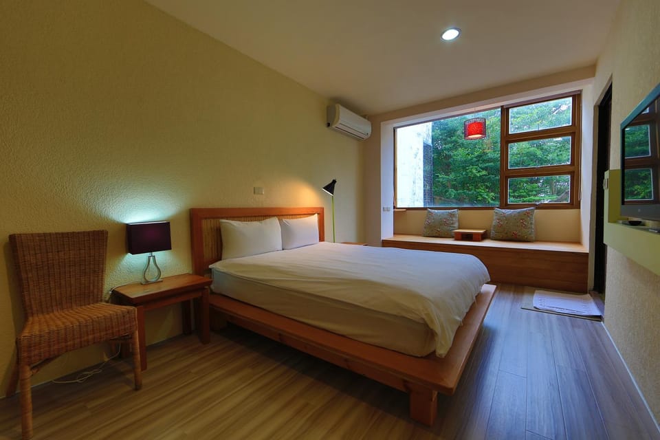 Photo of the whole room, bunk bed