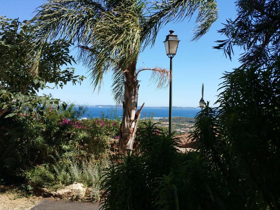 Appartement avec Piscine et Terrasse à 300m de la Plage - FR-1-226B-47 Apartment in La Croix-Valmer