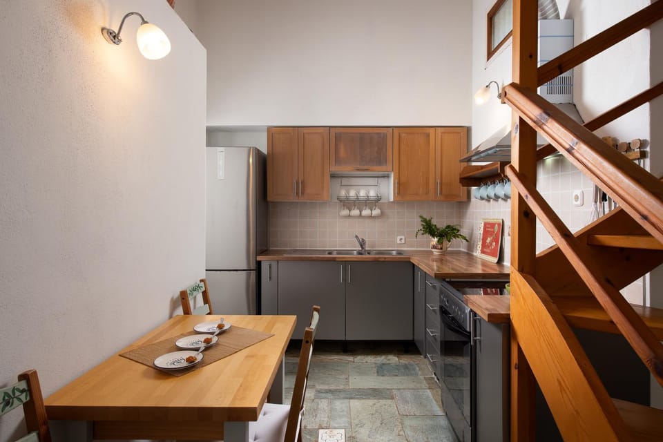 Kitchen or kitchenette, Dining area, dishwasher, minibar, oven, pet friendly, stove