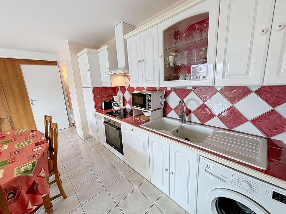 Appartement avec parking à 250m de la plage, proche commerces - FR-1-361-120 Apartment in Jullouville