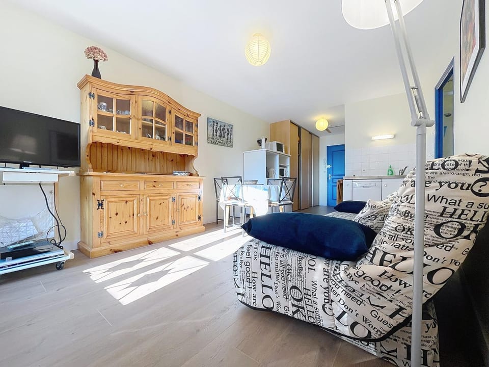 Appartement T2 avec ascenseur, hypercentre, à 50m de la plage, WIFI, TV connectée, linge en option - FR-1-361-4 Apartment in Granville