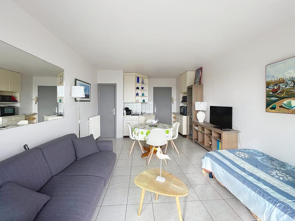 Studio Confort 1er Étage Face Mer - Les Sables-d'Olonne - FR-1-331-80 Apartment in Les Sables-d'Olonne