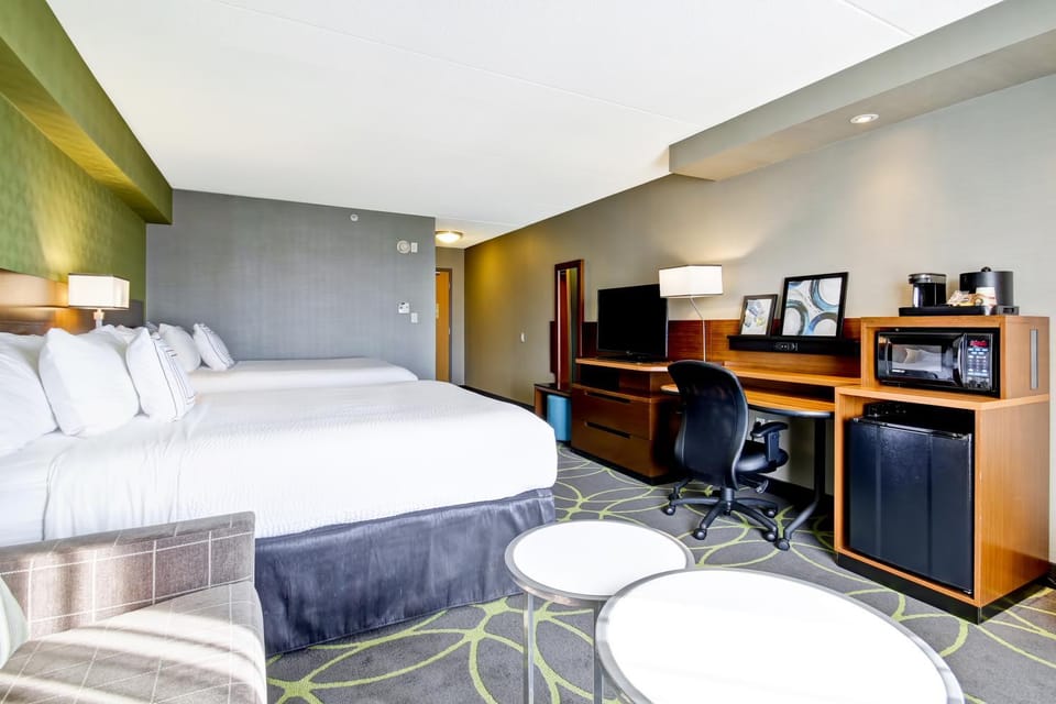 Bedroom, minibar