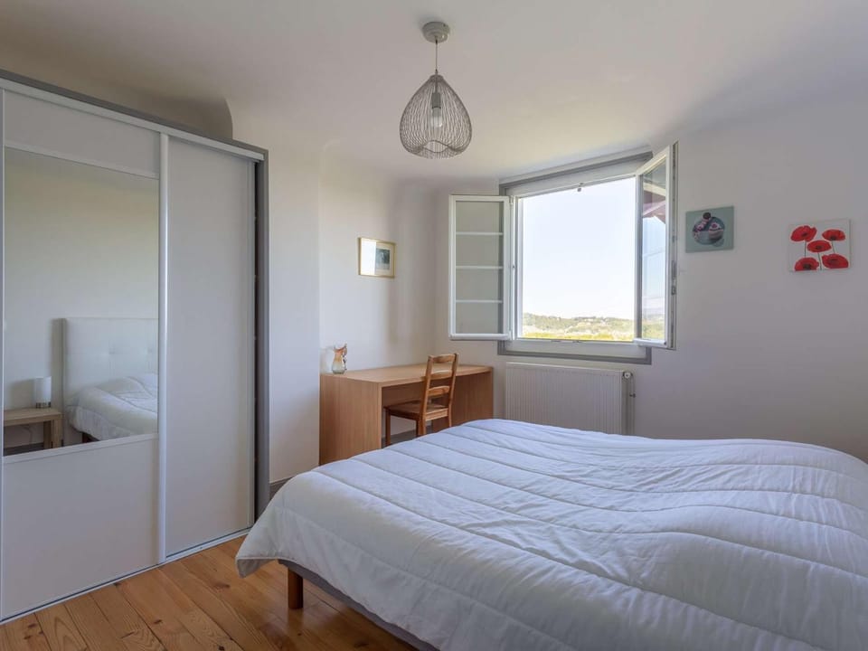 Charmant appartement à 15min de St Jean avec jardin - FR-1-4-493 Apartment in Urrugne