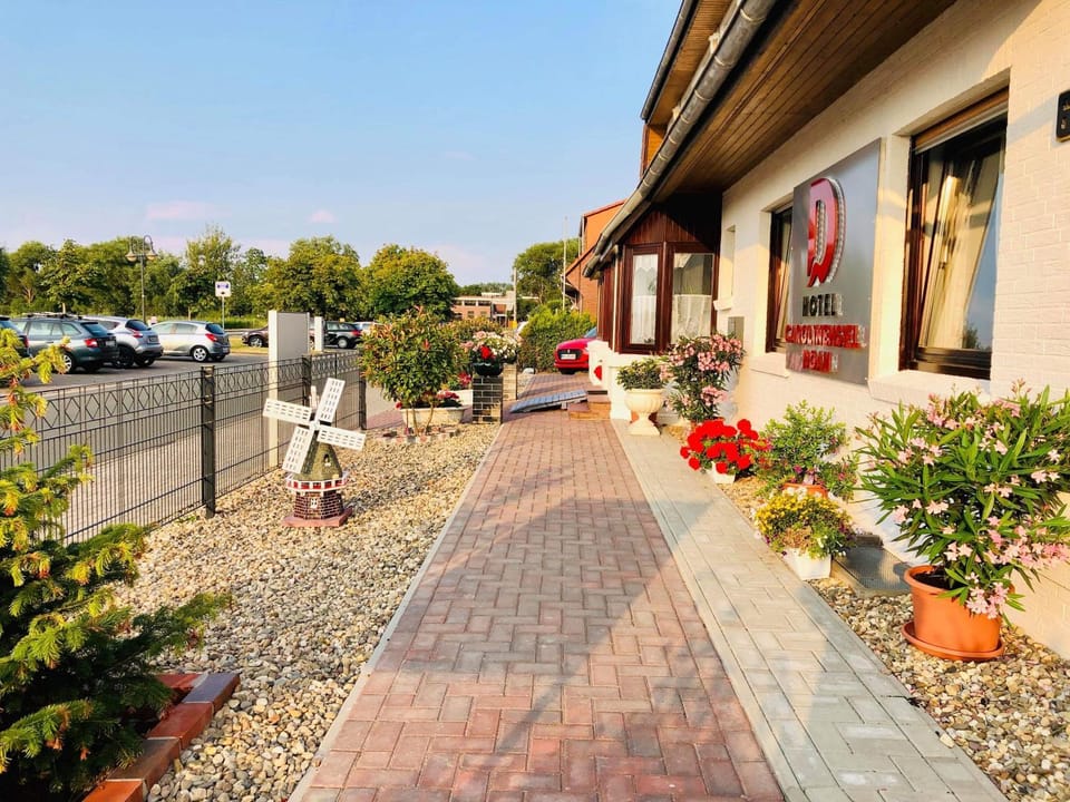 Property building, Facade/entrance