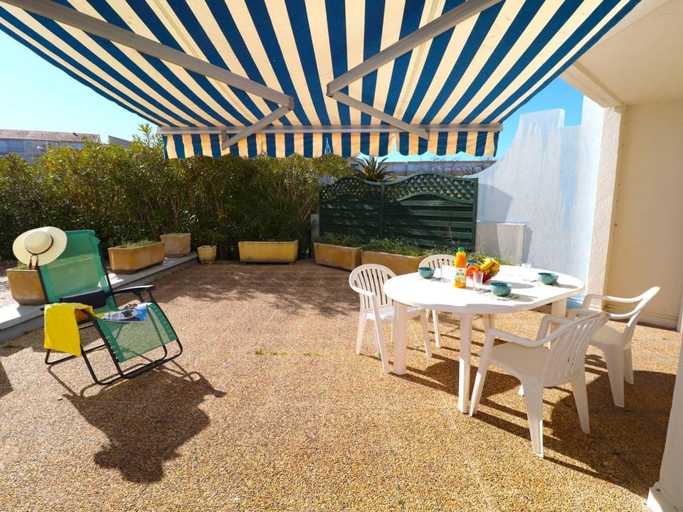 Appartement 3P, Terrasse, 6 Pers, Piscine, Garage, Proche Plage et Commerces - FR-1-307-94 Apartment in Le Grau-du-Roi