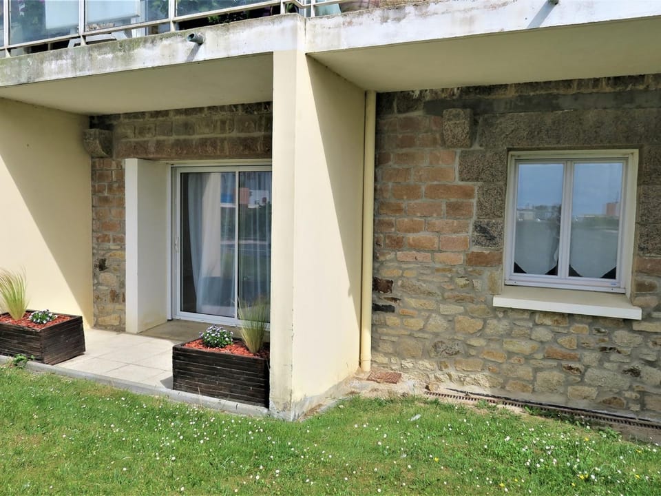 Appartement neuf en rez-de-chaussée à 50m de la plage Coz-Pors à Trégastel - FR-1-368-17 Apartment in Trégastel