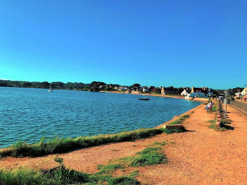 Charmante maisonnette bretonne à 100m de la mer avec jardin, terrasse et proximité centre Trégastel - FR-1-368-26 House in Trégastel