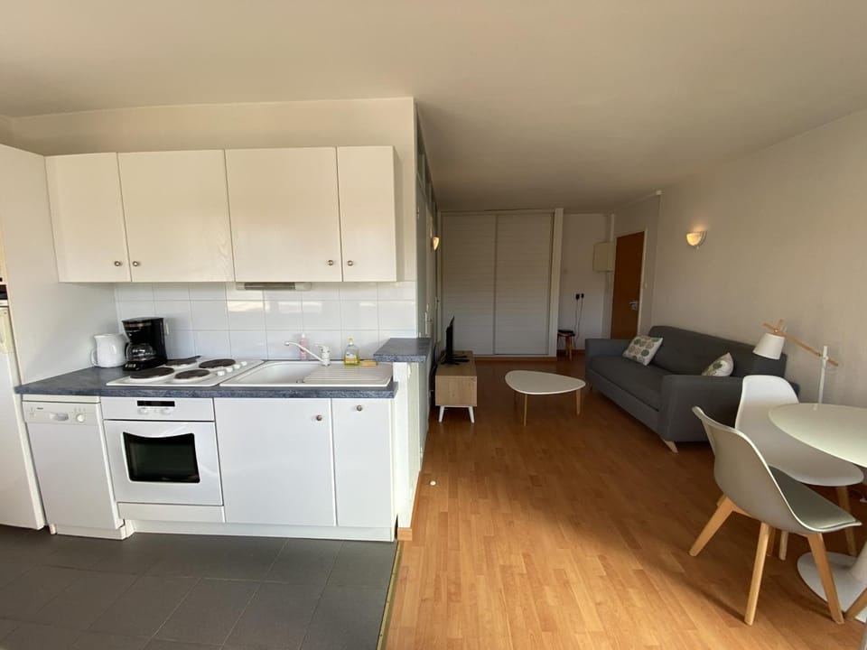 Charmant T2 avec Terrasse Sud, Accès Plage et Parking Sécurisé à Arcachon - FR-1-374-85 Apartment in Arcachon