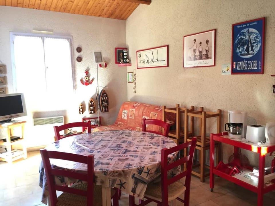 Pavillon à 900m de la plage avec terrasse, jardin clos et 4 couchages - FR-1-336-25 House in Pays de la Loire