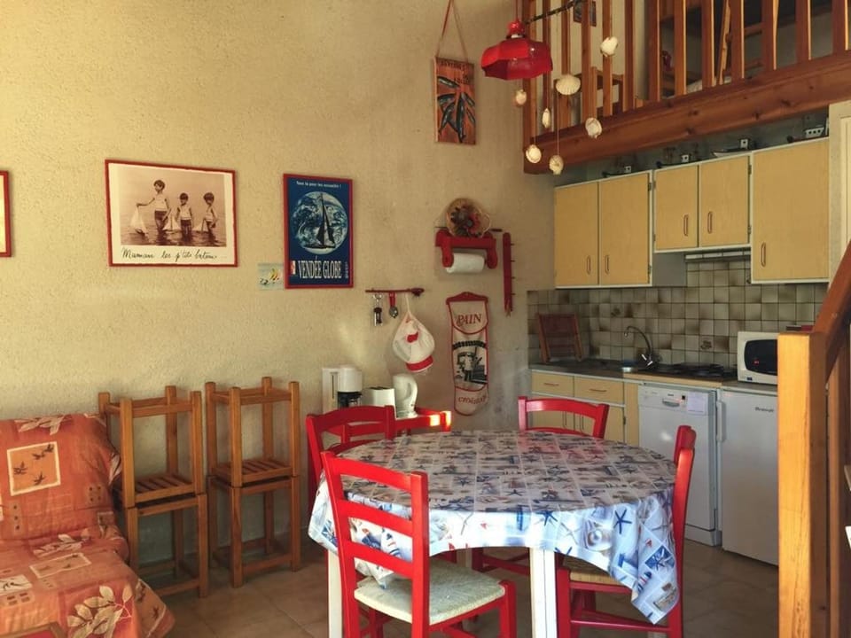 Pavillon à 900m de la plage avec terrasse, jardin clos et 4 couchages - FR-1-336-25 House in Pays de la Loire