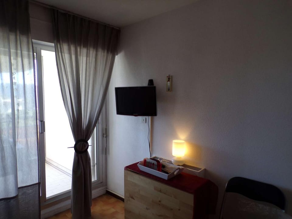 Studio Cabine à La Grande Motte - Proche Plage, Commerces et Jardin, Parking Privé, 4 Pers. - FR-1-328-161 Cabin in La Grande-Motte