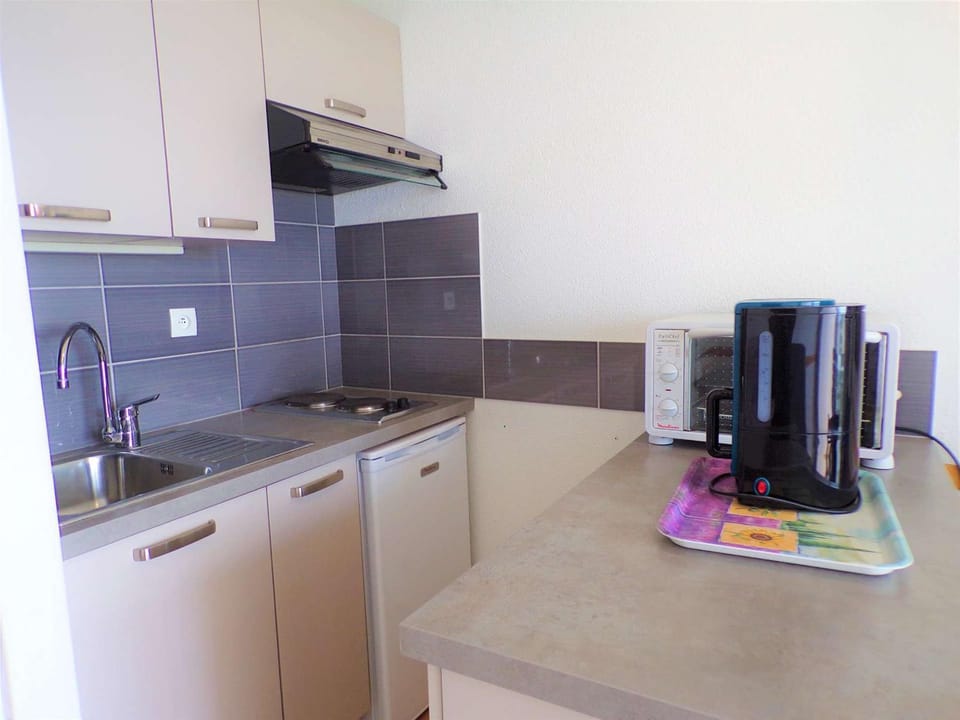 Studio Cabine avec Piscine sur la Plage, Parking, 21m², 4 Pers, La Grande Motte - FR-1-328-157 Cabin in La Grande-Motte