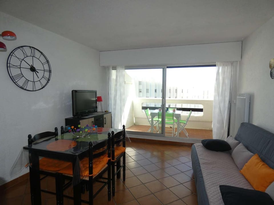 Appartement 2 Pièces Cabine, Proche Plage, 5 Pers., Parking, Terrasse - FR-1-328-201 Cabin in La Grande-Motte