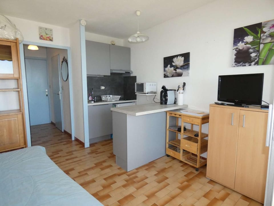 Studio cabine avec piscine, parking et climatisation en bord de mer - FR-1-328-165 Cabin in La Grande-Motte