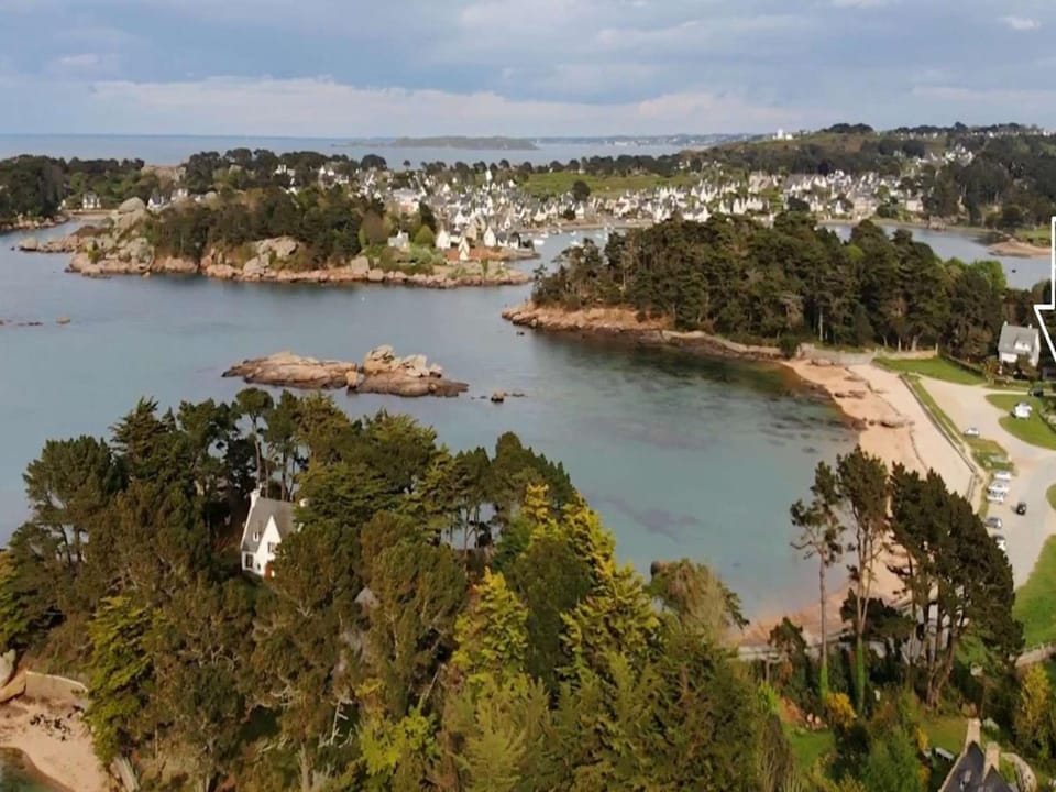 Appartement au RDC avec accès direct plage, parking et WIFI à Trégastel - FR-1-368-45 Apartment in Trégastel