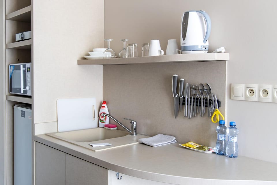 Kitchen or kitchenette, Bedroom