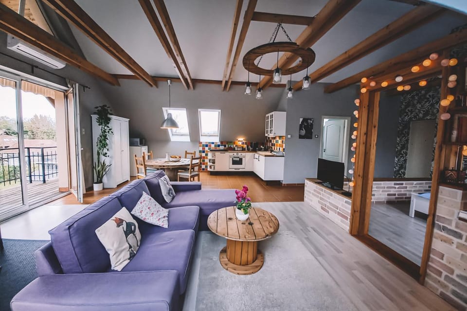 TV and multimedia, Balcony/Terrace, Kitchen or kitchenette, Living room, Decorative detail, Seating area, Dining area