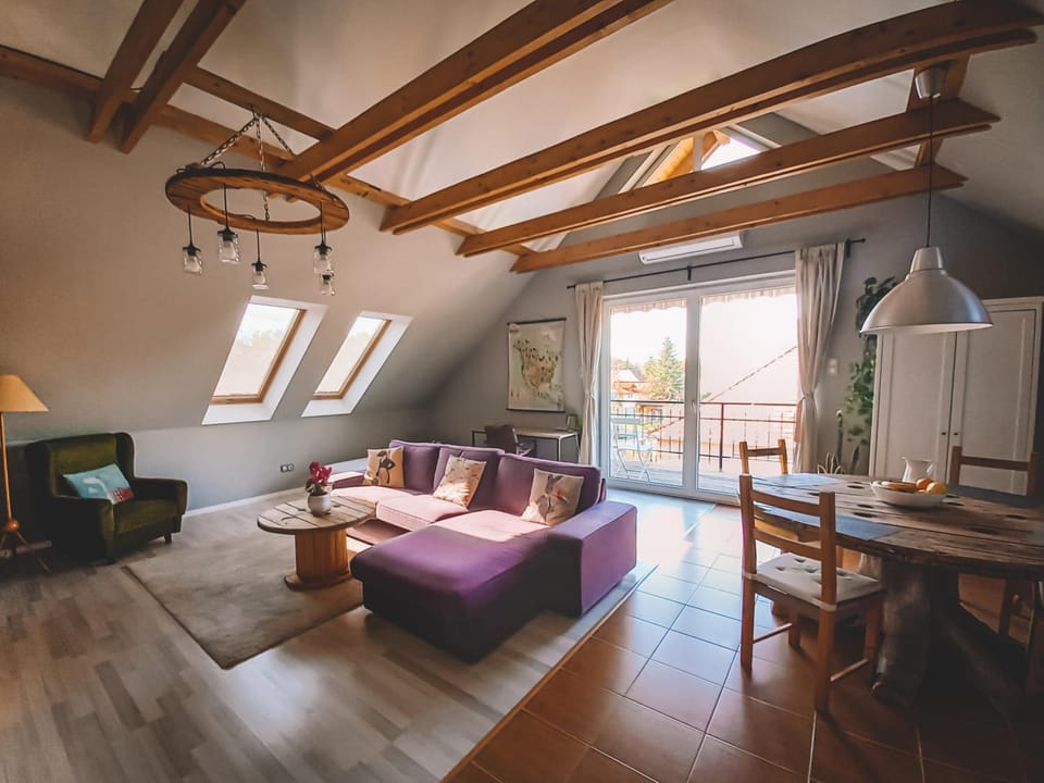 Balcony/Terrace, Living room, Seating area, Dining area